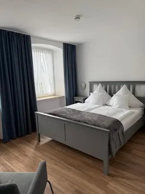Ein Bett oder Betten in einem Zimmer der Unterkunft RATSKELLER Hotel & Restaurant
