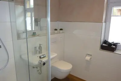 Ein Badezimmer in der Unterkunft Weinhotel Stadtmühle beim Weingut Schauß