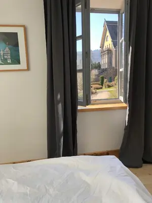 Ein Bett oder Betten in einem Zimmer der Unterkunft Ferienwohnung Weingut Villa Huesgen am Mönchhof