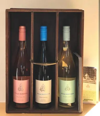 Getränke in der Unterkunft Ferienwohnung Weingut Villa Huesgen am Mönchhof