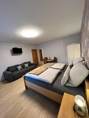 Ein Bett oder Betten in einem Zimmer der Unterkunft O&W Ferienzimmer am Nürburgring, Quiddelbach