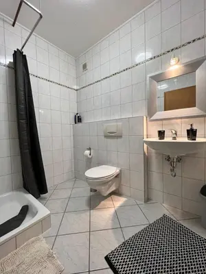 Ein Badezimmer in der Unterkunft O&W Ferienzimmer am Nürburgring, Quiddelbach