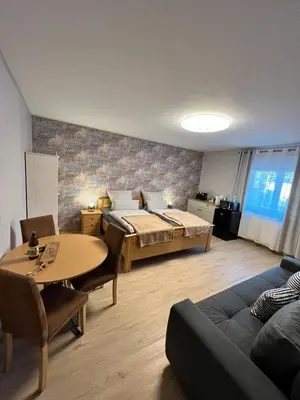 Ein Sitzbereich in der Unterkunft O&W Ferienzimmer am Nürburgring, Quiddelbach