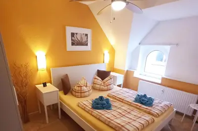 Ein Bett oder Betten in einem Zimmer der Unterkunft 2 Bed Apt Sleeps 5 - Rooftop Terrace Wifi
