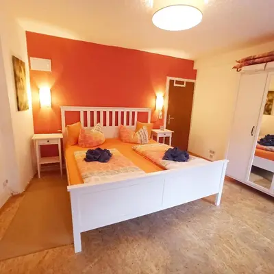 Ein Bett oder Betten in einem Zimmer der Unterkunft 2 Bed Apt Sleeps 5 - Rooftop Terrace Wifi