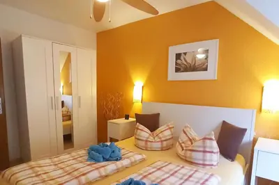 Ein Bett oder Betten in einem Zimmer der Unterkunft 2 Bed Apt Sleeps 5 - Rooftop Terrace Wifi