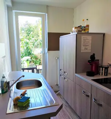 Küche/Küchenzeile in der Unterkunft gemütliches Apartment mit Garten I Parkplatz I 10 Min zur Altstadt
