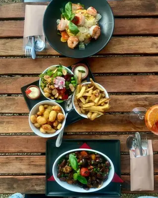 Essen im Hotel oder in der Nähe