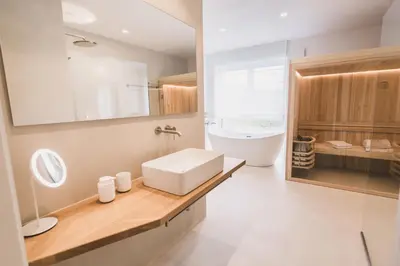 Ein Badezimmer in der Unterkunft STEILLAGE - Design Moselsuiten mit Panoramablick und SPA