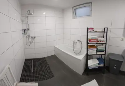 Ein Badezimmer in der Unterkunft Appartement 45 qm mit Bad an der Mosel - Nähe Koblenz