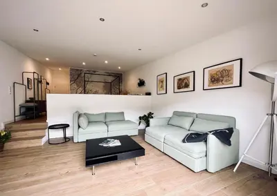 Ein Sitzbereich in der Unterkunft Weinlofts an der Mosel mit E10 Ladestation