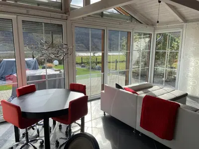 Ein Sitzbereich in der Unterkunft Moselchalet