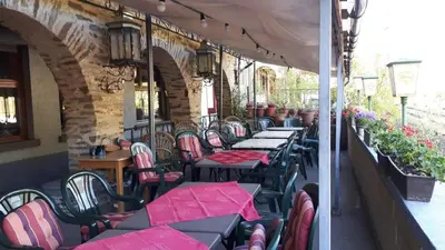 Ein Restaurant oder anderes Speiselokal in der Unterkunft Kranenturm hotel