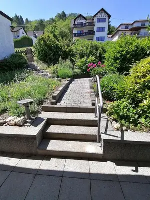Ein Garten an der Unterkunft Rainer´s Rheinblick
