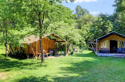 Ein Garten an der Unterkunft Camping Drei Spatzen
