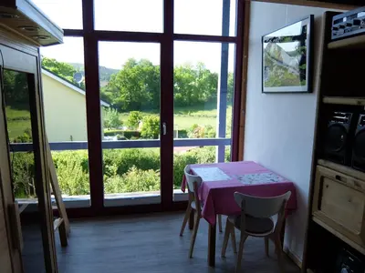 Ein Garten an der Unterkunft Blaues Haus - Une maison bleue