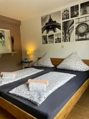 Ein Bett oder Betten in einem Zimmer der Unterkunft Fewo am Steinbrunnen
