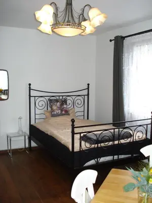 Ein Bett oder Betten in einem Zimmer der Unterkunft Appartement 25 qm mit Bad an der Mosel - Nähe Koblenz