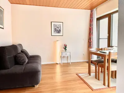 Ein Sitzbereich in der Unterkunft Apartment bei Stenze inklusive kostenlosem regionalem Nahverkehr