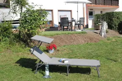Ein Garten an der Unterkunft Ferienwohnung Mohrs
