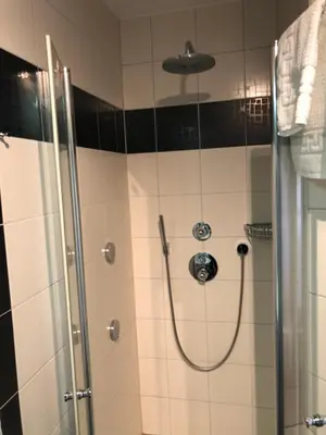 Ein Badezimmer in der Unterkunft Hotel Garni Rabennest