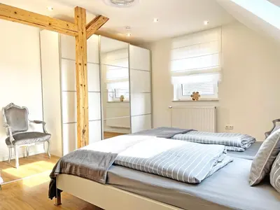 Ein Bett oder Betten in einem Zimmer der Unterkunft Altes Winzerhaus am Moselufer - Klosterberg