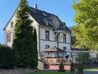 Das Gebäude in dem sich die Ferienwohnung befindet