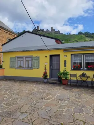 Das Gebäude in dem sich das Ferienhaus befindet