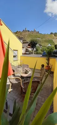 Ein allgemeiner Bergblick oder ein Berglick von des Ferienhauses aus