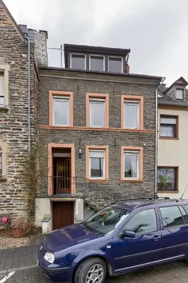 Das Gebäude in dem sich das Ferienhaus befindet