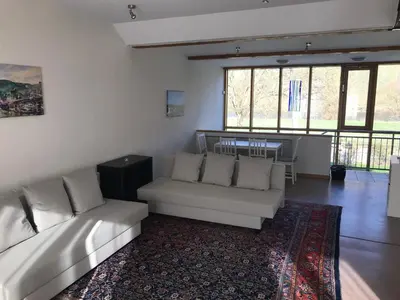 Ein Sitzbereich in der Unterkunft Ferienwohnung Altes Pfarrhaus mit Flair und Jufferblick