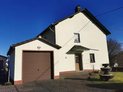 Das Gebäude in dem sich das Ferienhaus befindet