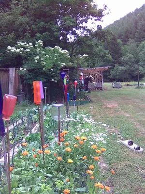 Ein Garten an der Unterkunft Ferienhaus Barbarasegen
