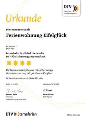 Ein Zertifikat, Auszeichnung, Logo oder anderes Dokument, das in der Unterkunft Ferienwohnung Eifelglück ausgestellt ist