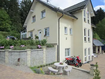 Das Gebäude in dem sich die Ferienwohnung befindet