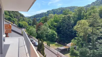 Ein allgemeiner Bergblick oder ein Berglick von der Villa aus