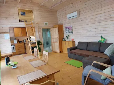 Ein Sitzbereich in der Unterkunft Chalet im Spiel- und Obstgarten