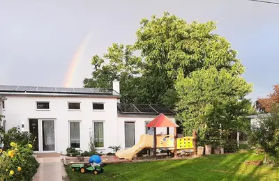 Ein Garten an der Unterkunft Chalet im Spiel- und Obstgarten