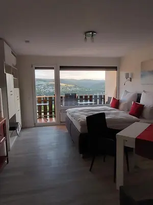 Ein allgemeiner Bergblick oder ein Berglick von der Ferienwohnung aus