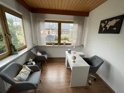 Ein Sitzbereich in der Unterkunft Haus Charlotte