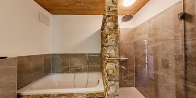 Ein Badezimmer in der Unterkunft Luxus Ferienwohnung Chalet Seenähe