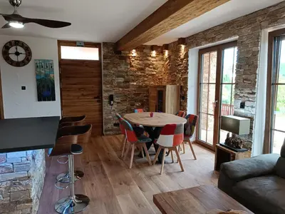 Ein Sitzbereich in der Unterkunft Luxus Ferienwohnung Chalet Seenähe