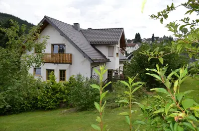 Ein Garten an der Unterkunft Gästehaus Lara