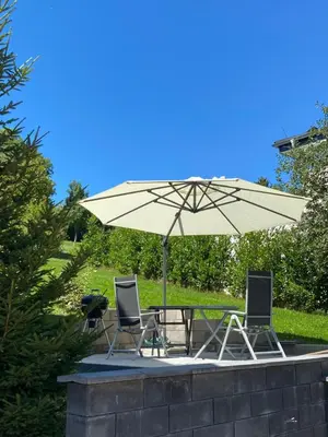 Ein Garten an der Unterkunft Gästehaus Lara