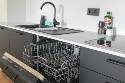 Küche/Küchenzeile in der Unterkunft Modern Apartment - für Freunde & Familien, stadtnah, Parkplatz, E-Ladestation, Gitterbox für Fahrräder, Fitnessstudio, digitale Gästemappe mit Restaurant- und Unternehmenstipps