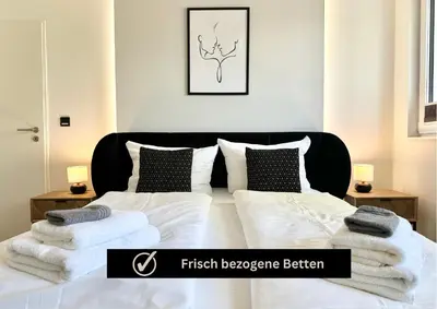 Ein Bett oder Betten in einem Zimmer der Unterkunft Modern Apartment - für Freunde & Familien, stadtnah, Parkplatz, E-Ladestation, Gitterbox für Fahrräder, Fitnessstudio, digitale Gästemappe mit Restaurant- und Unternehmenstipps