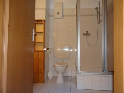 Ein Badezimmer in der Unterkunft Haus Marlene