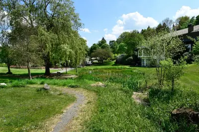 Ein Garten an der Unterkunft Der Eifel Perle Manderscheid