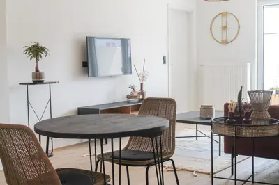 TV/Unterhaltungsangebot in der Unterkunft African-Style Apartment - stadtnah, Parkplatz, E-Ladestation für Auto & Fahrräder, Gitterbox für Fahrräder, Fitnessstudio