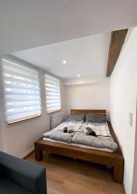 Ein Bett oder Betten in einem Zimmer der Unterkunft Gemütliches Studio Rosenburgblick in Moselnähe